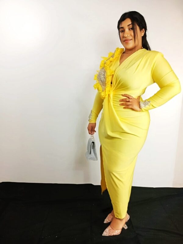 VESTIDO AMARILLO PEDRERIA